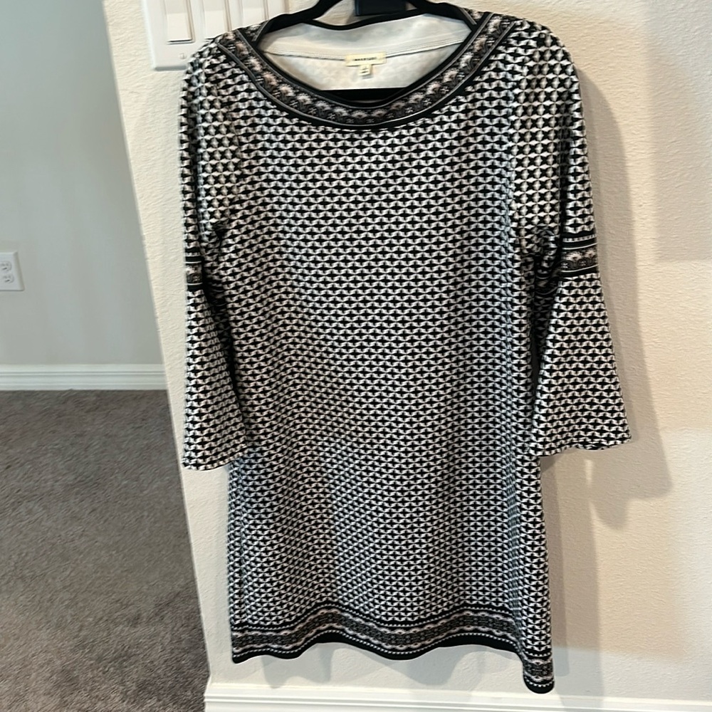 Dress with bell sleeves and fun pattern